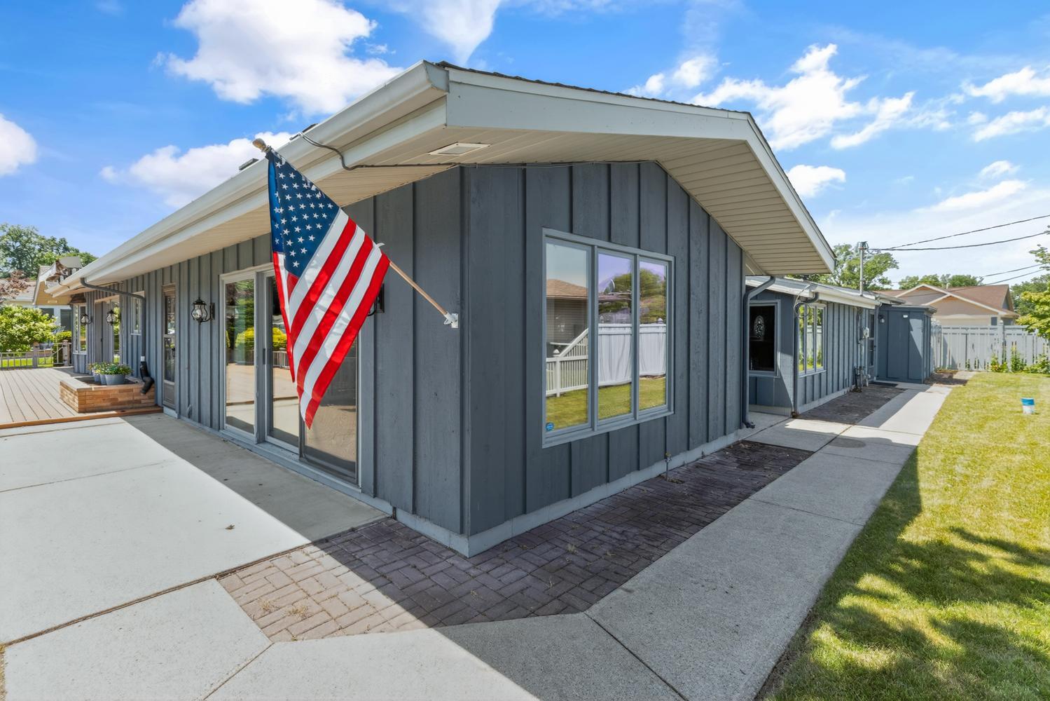 68911 Island Drive Edwardsburg MI 49112