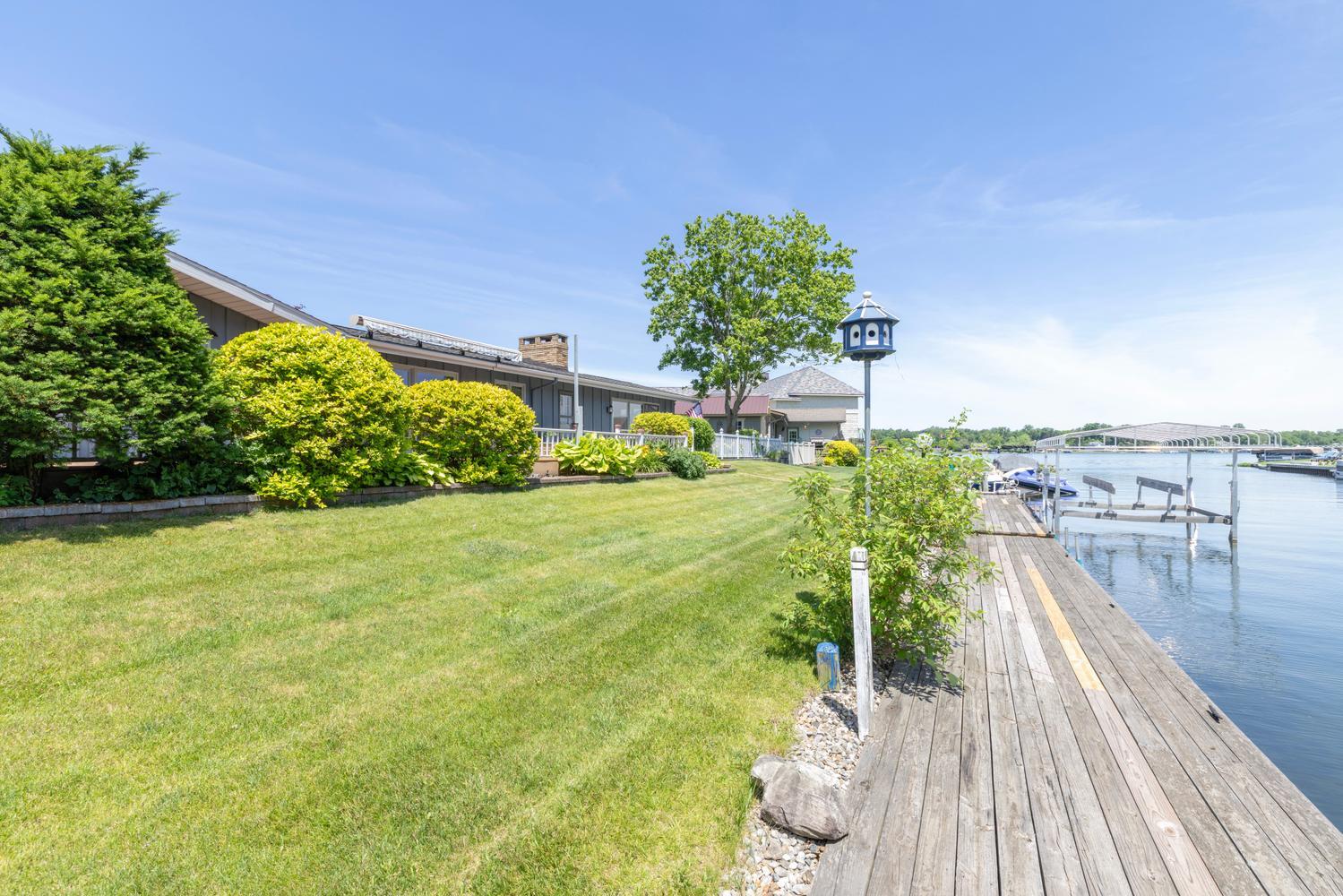 68911 Island Drive Edwardsburg MI 49112