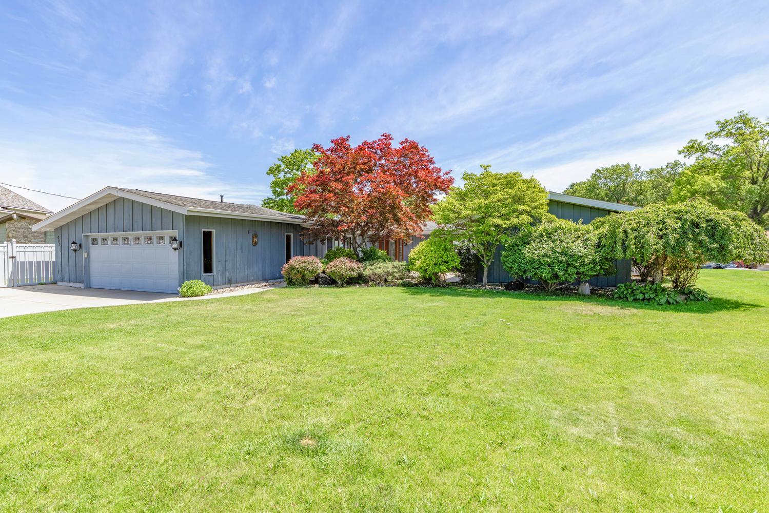 68911 Island Drive Edwardsburg MI 49112