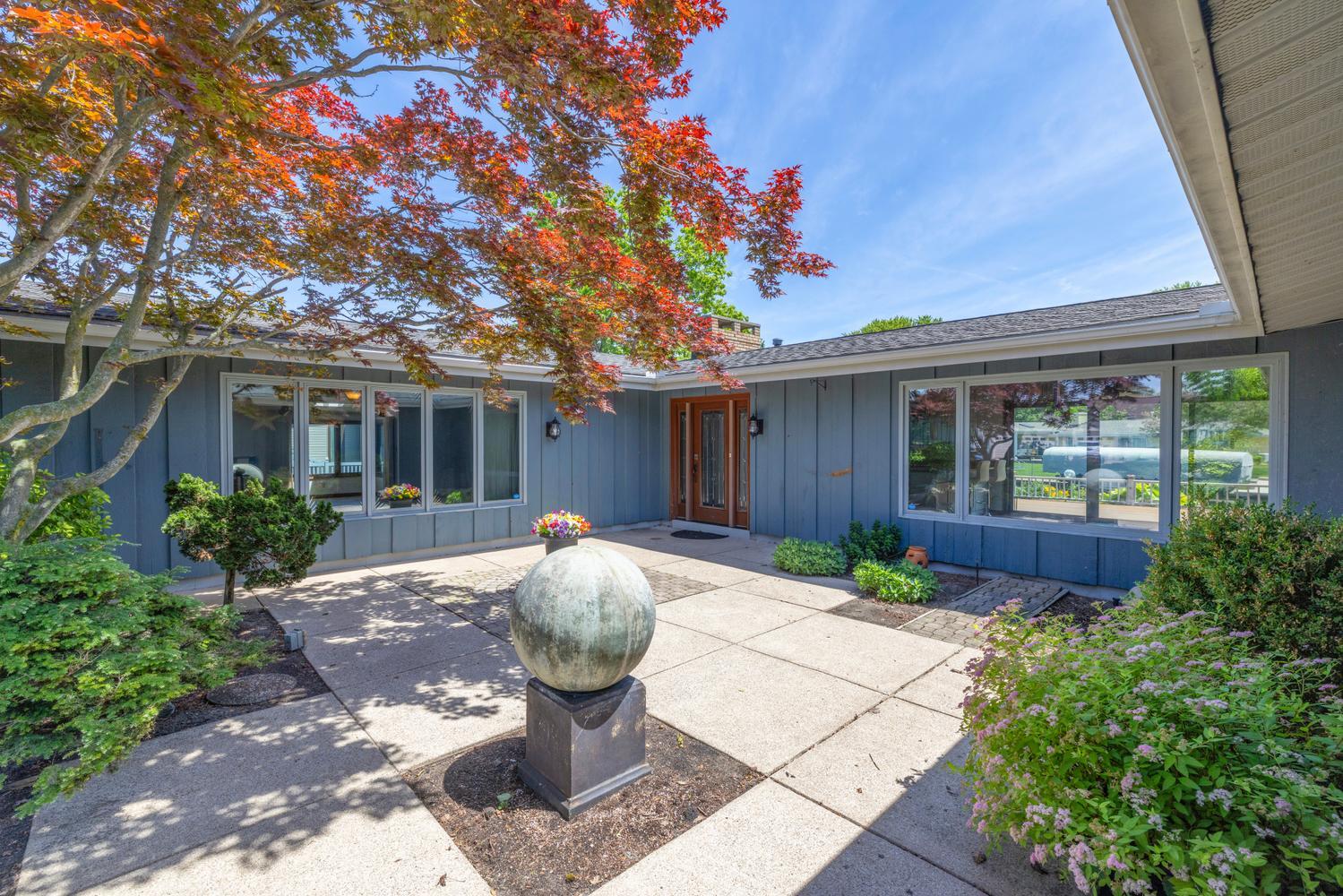 68911 Island Drive Edwardsburg MI 49112