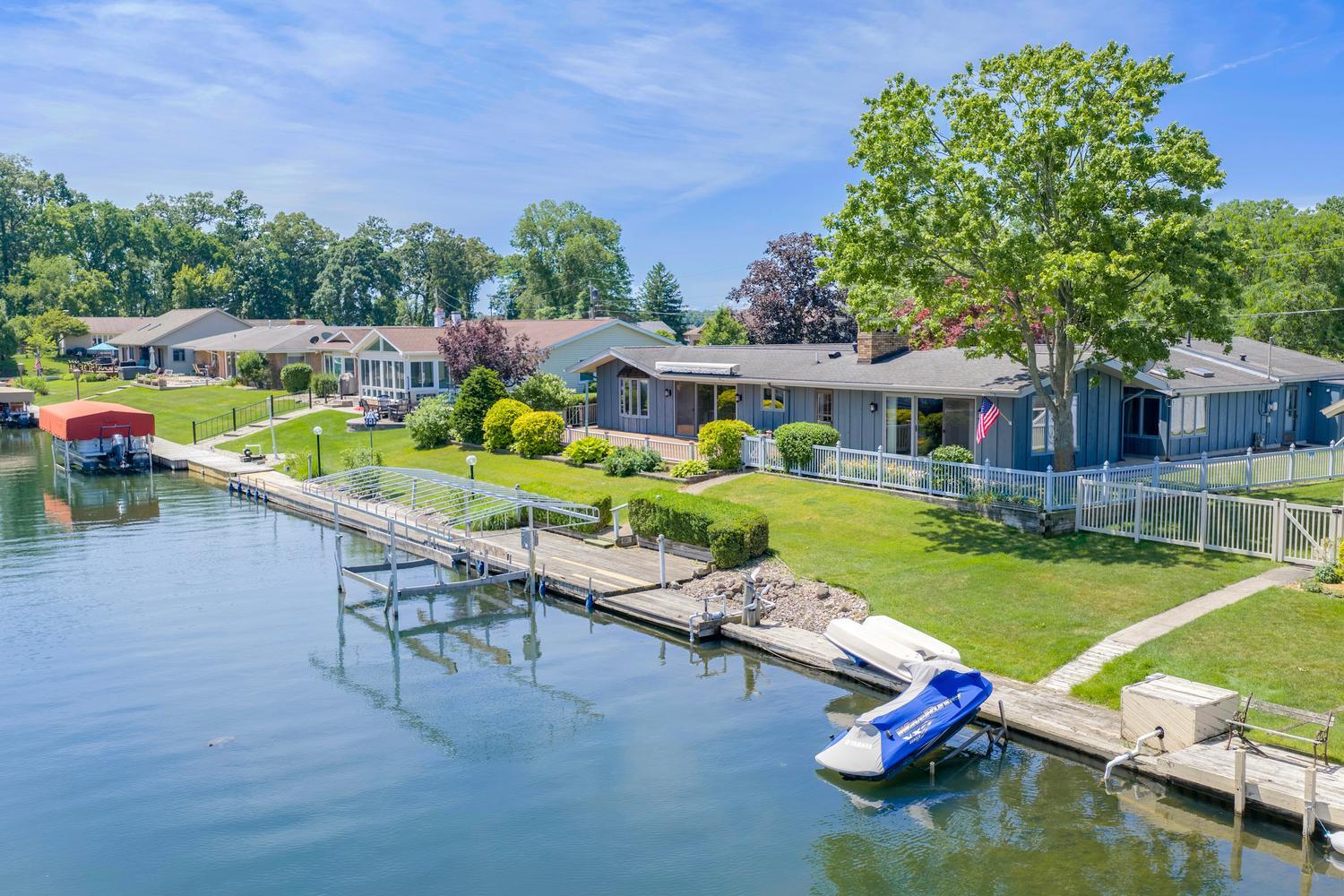 68911 Island Drive Edwardsburg MI 49112