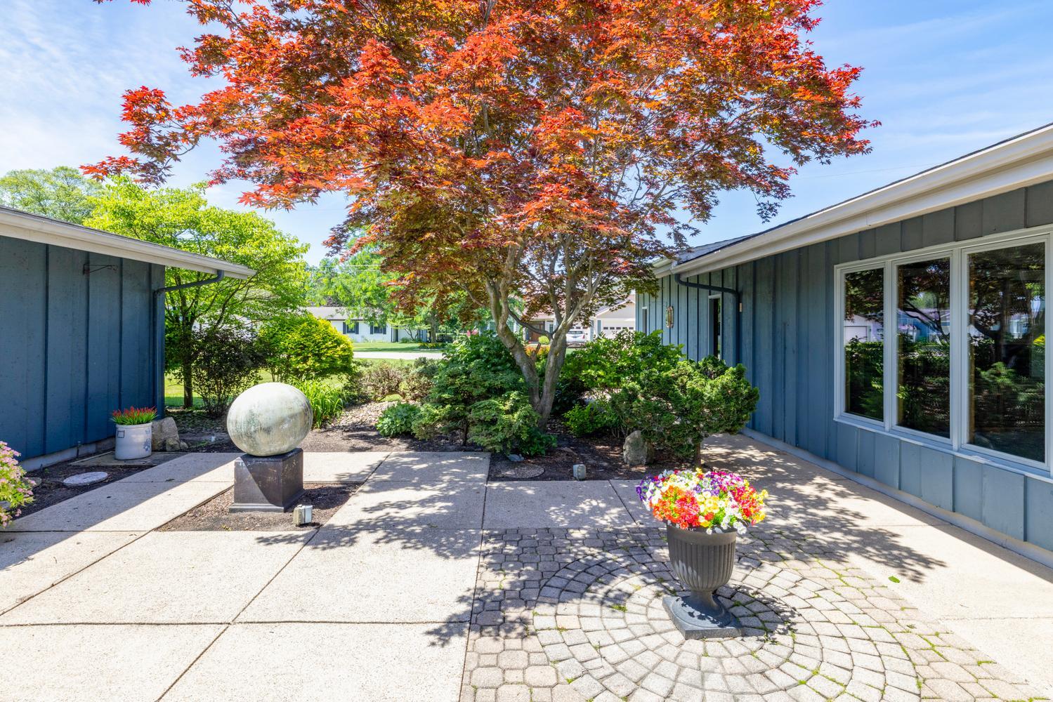 68911 Island Drive Edwardsburg MI 49112