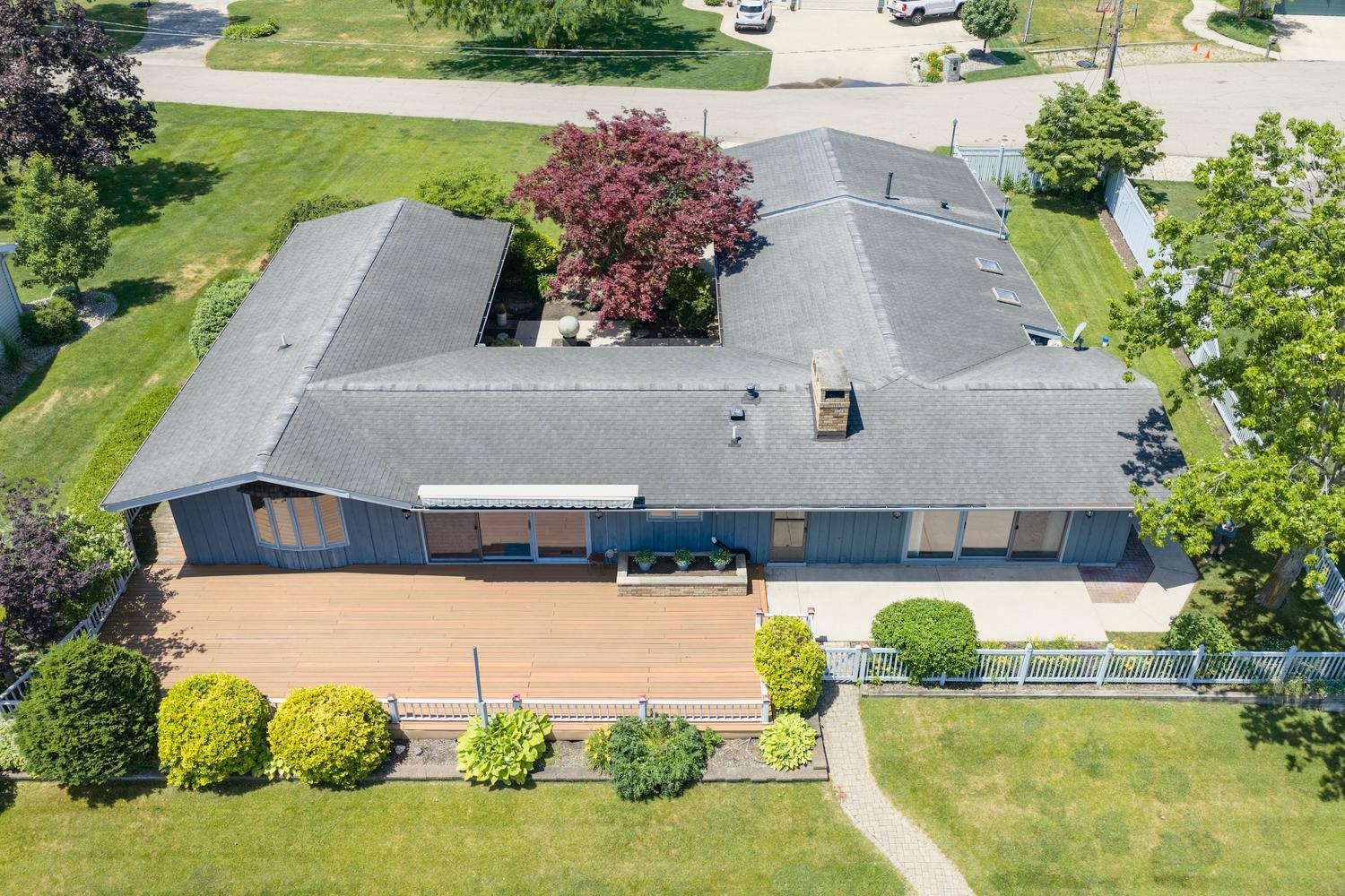 68911 Island Drive Edwardsburg MI 49112