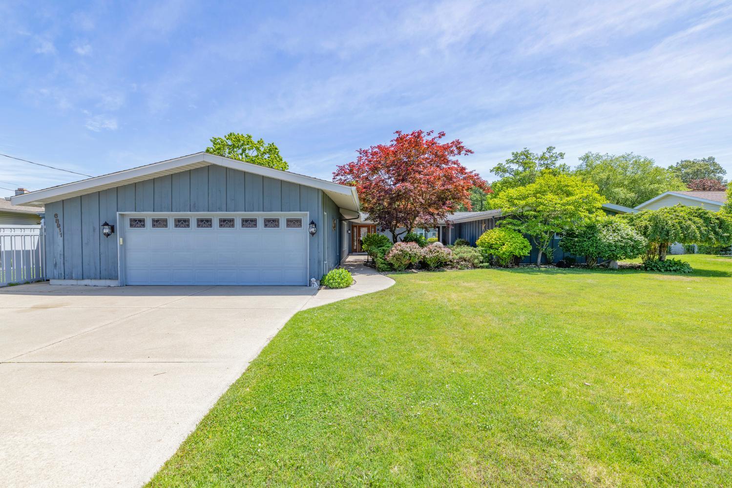 68911 Island Drive Edwardsburg MI 49112