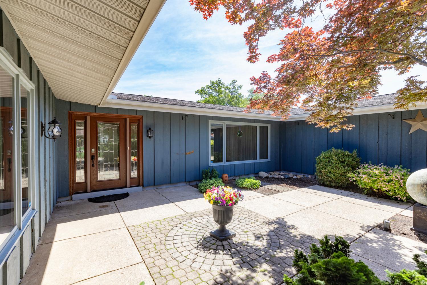 68911 Island Drive Edwardsburg MI 49112