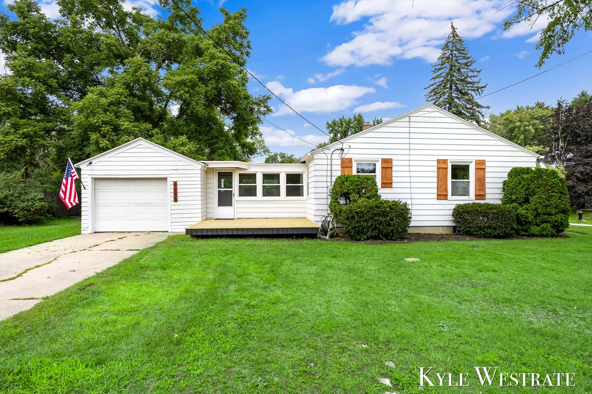 4205 Hillsdale Avenue NE Grand Rapids MI 49525