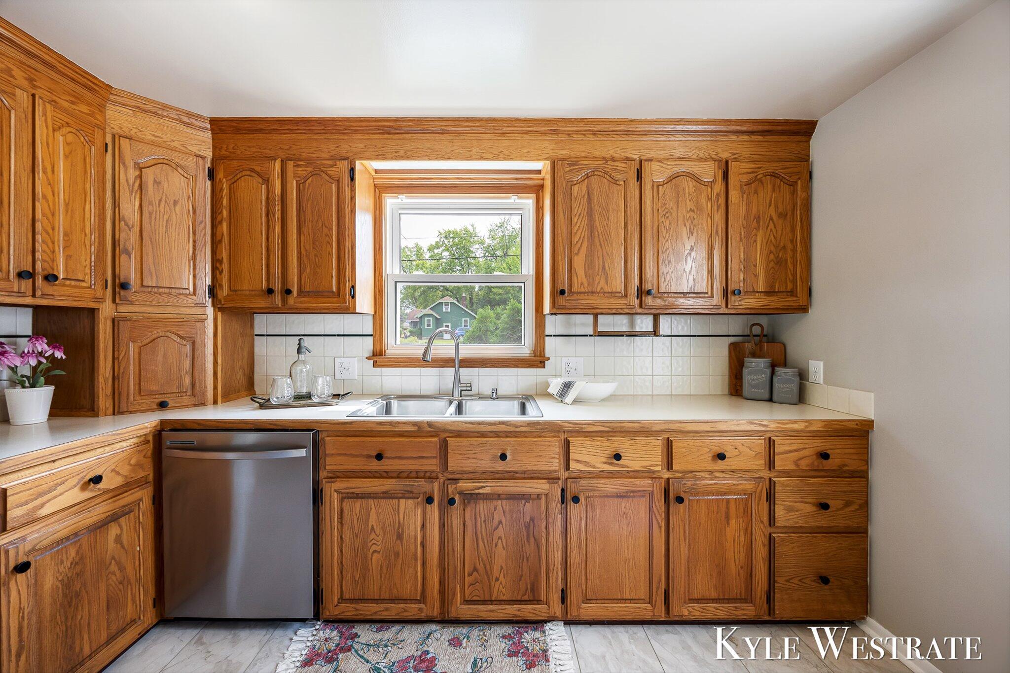 4205 Hillsdale Avenue NE Grand Rapids MI 49525