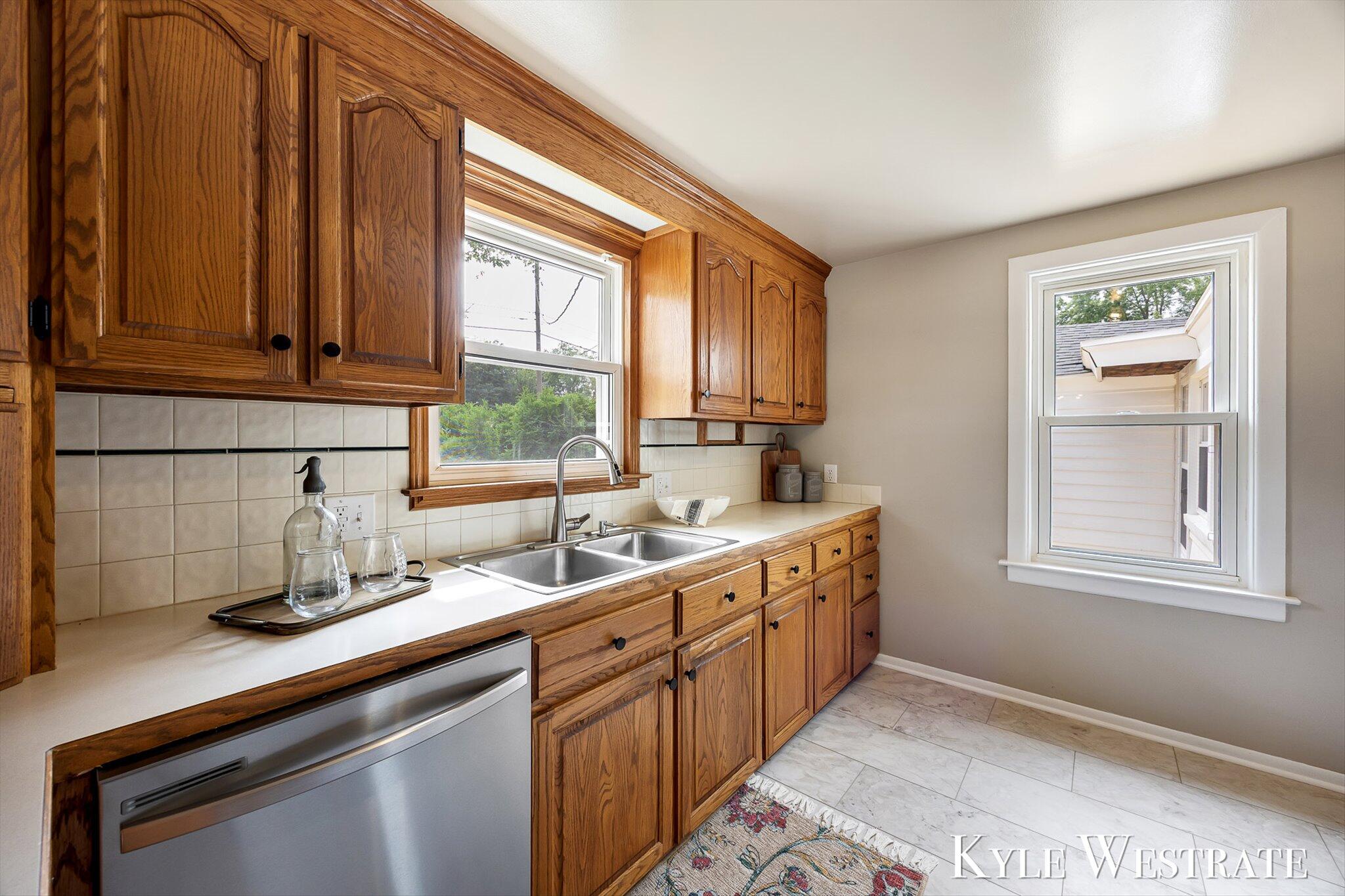 4205 Hillsdale Avenue NE Grand Rapids MI 49525