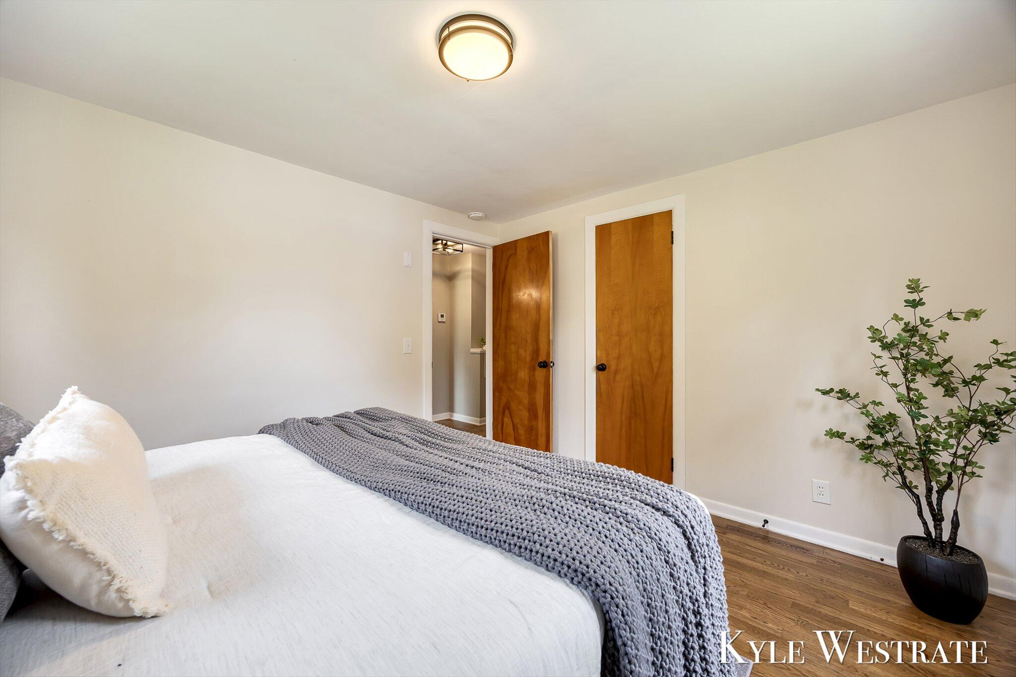 4205 Hillsdale Avenue NE Grand Rapids MI 49525