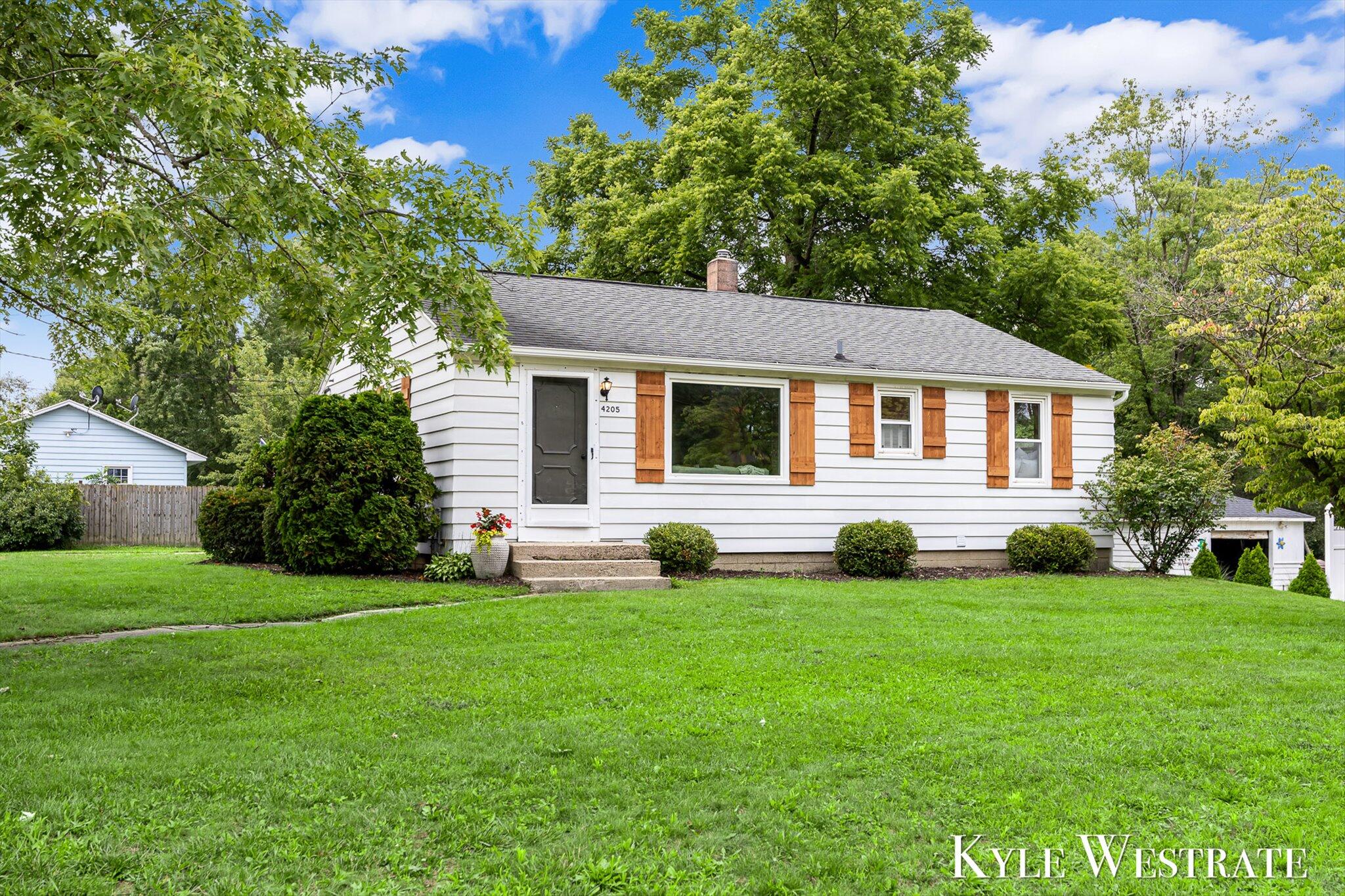 4205 Hillsdale Avenue NE Grand Rapids MI 49525