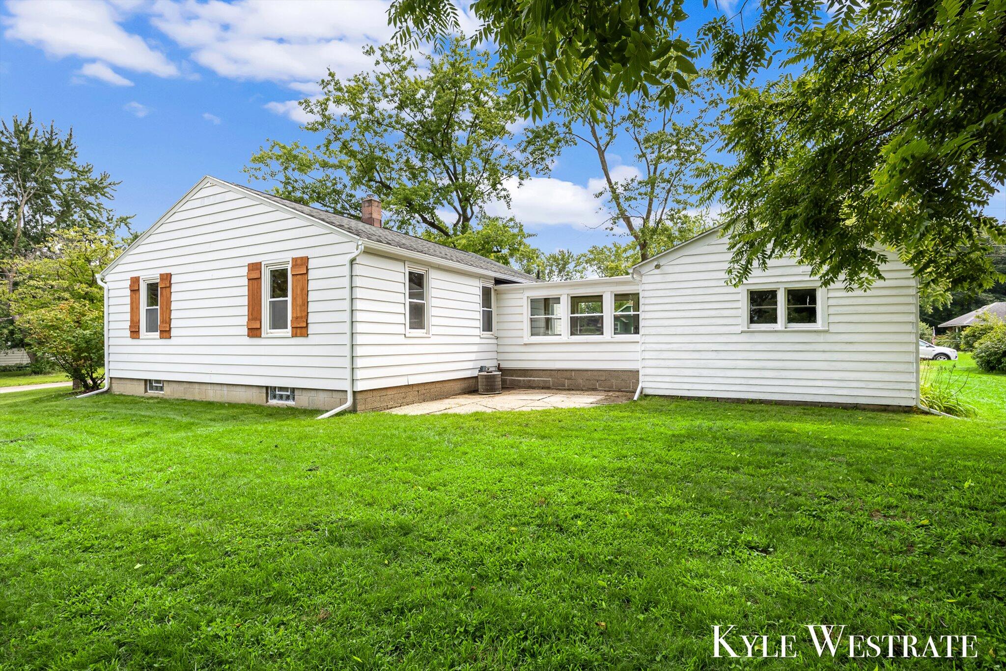 4205 Hillsdale Avenue NE Grand Rapids MI 49525