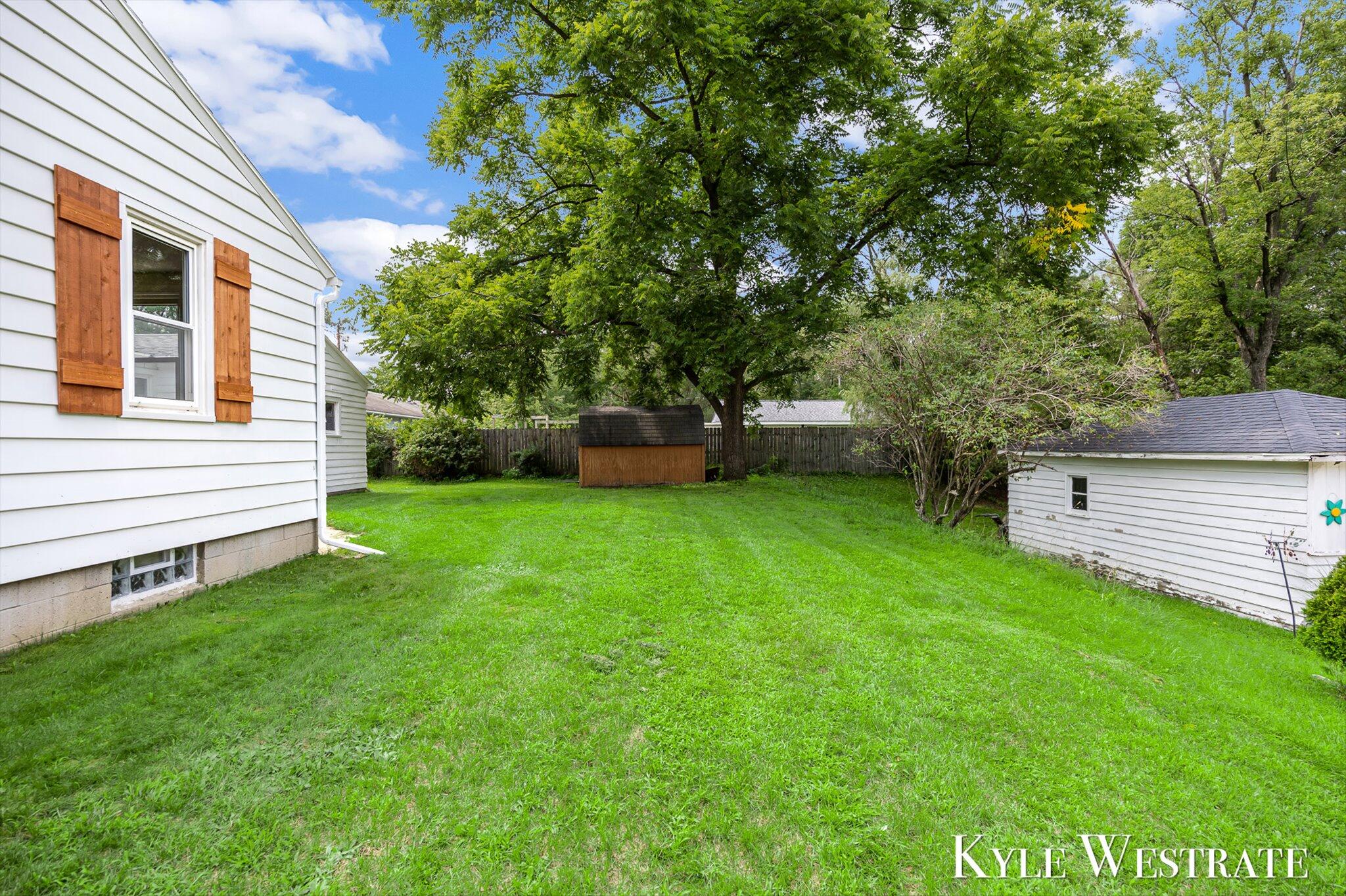 4205 Hillsdale Avenue NE Grand Rapids MI 49525