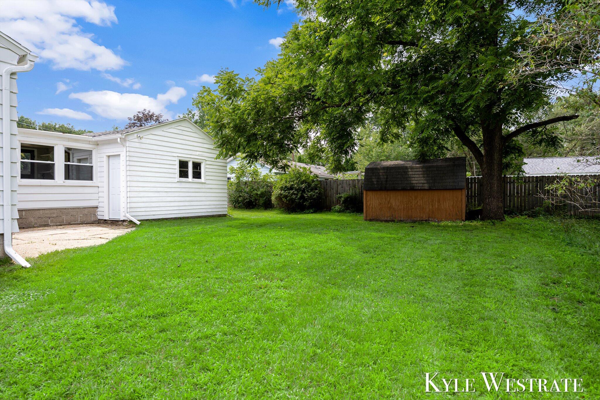 4205 Hillsdale Avenue NE Grand Rapids MI 49525