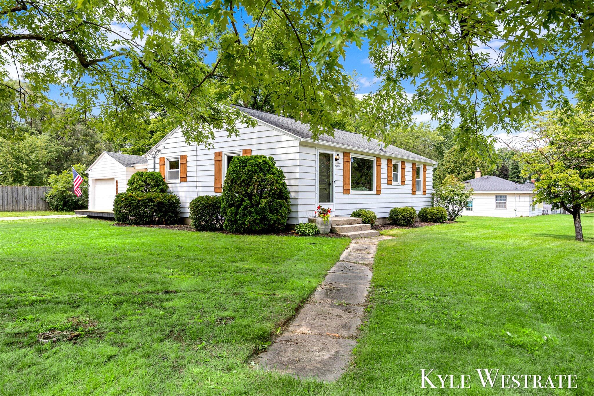 4205 Hillsdale Avenue NE Grand Rapids MI 49525