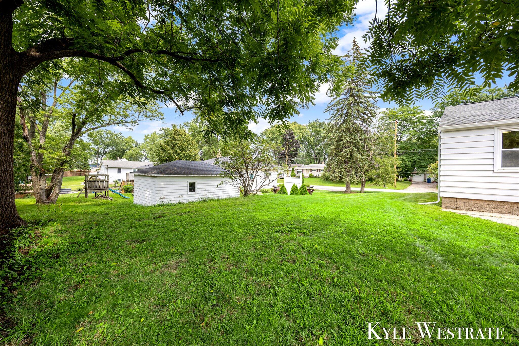 4205 Hillsdale Avenue NE Grand Rapids MI 49525
