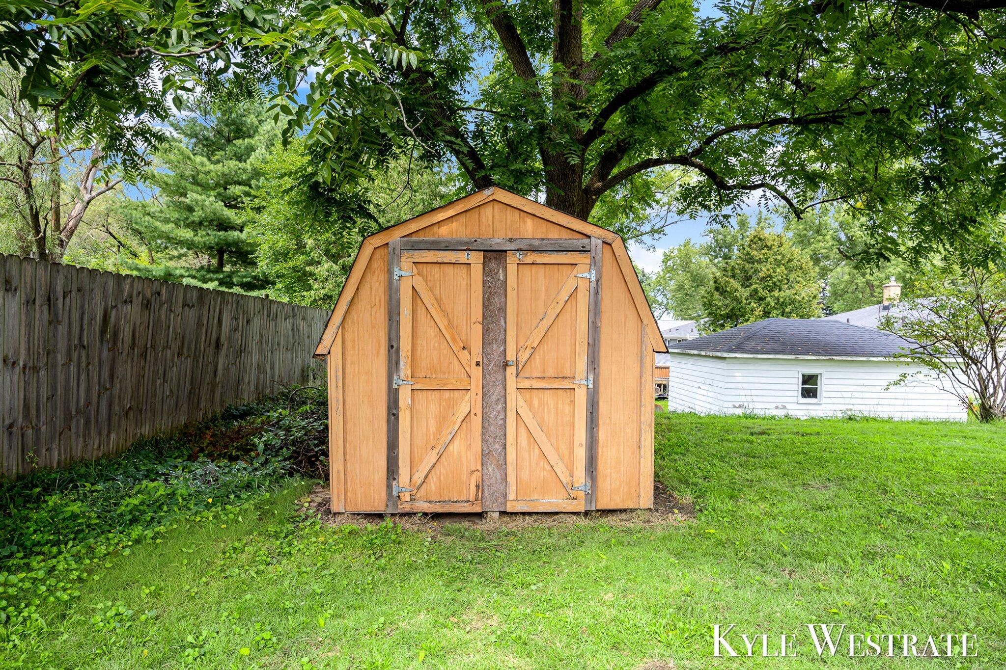 4205 Hillsdale Avenue NE Grand Rapids MI 49525