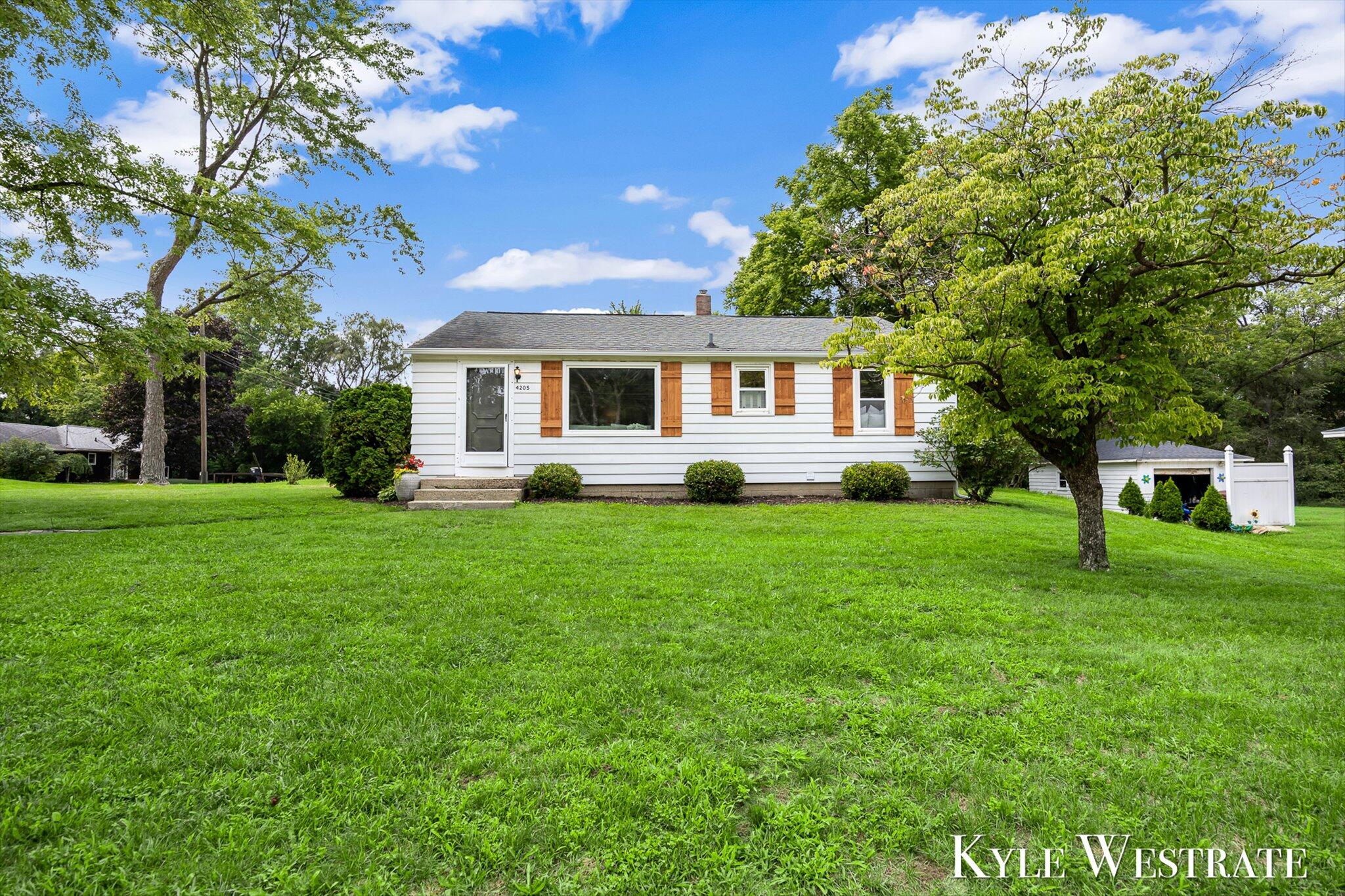 4205 Hillsdale Avenue NE Grand Rapids MI 49525