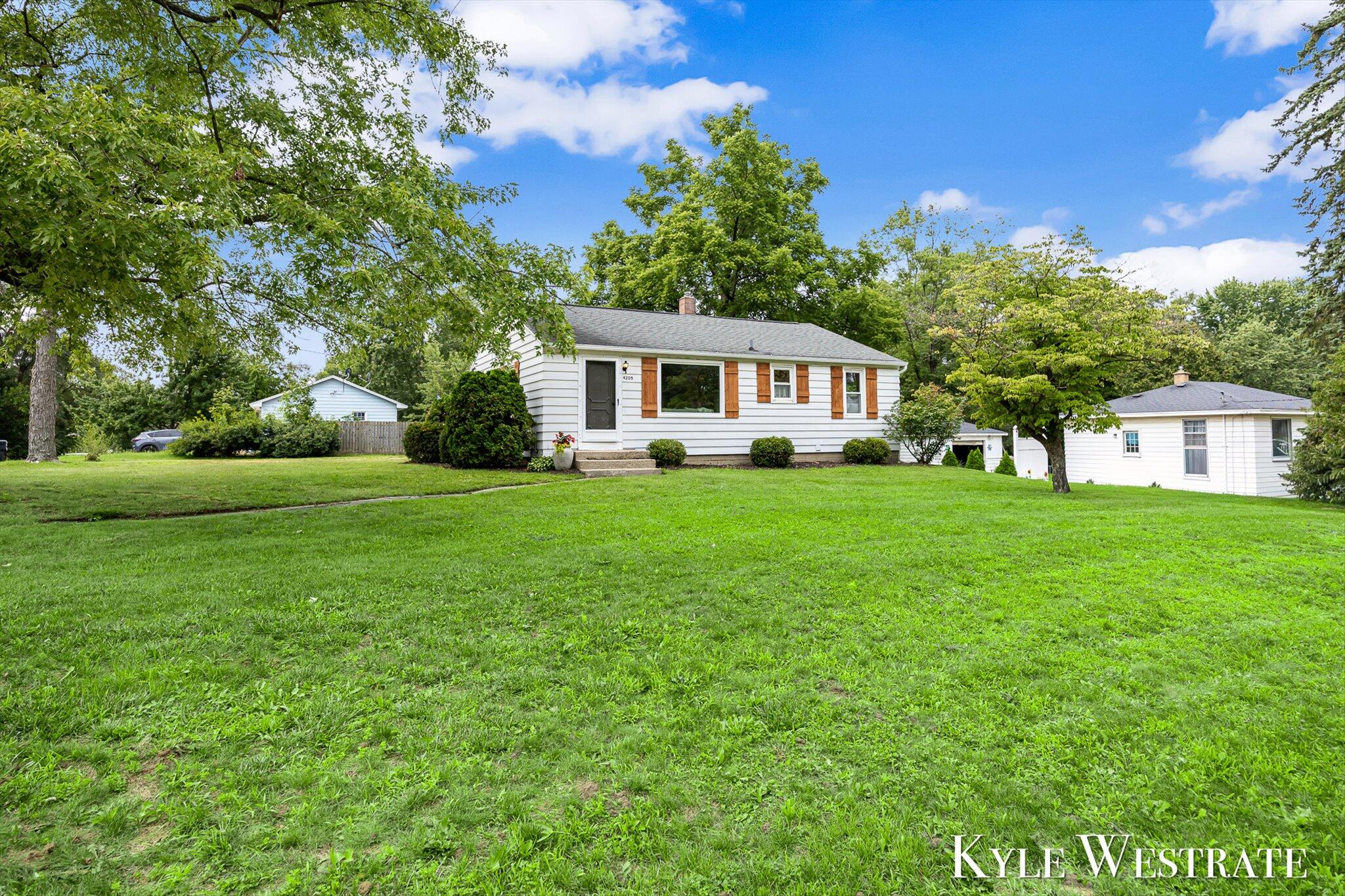4205 Hillsdale Avenue NE Grand Rapids MI 49525