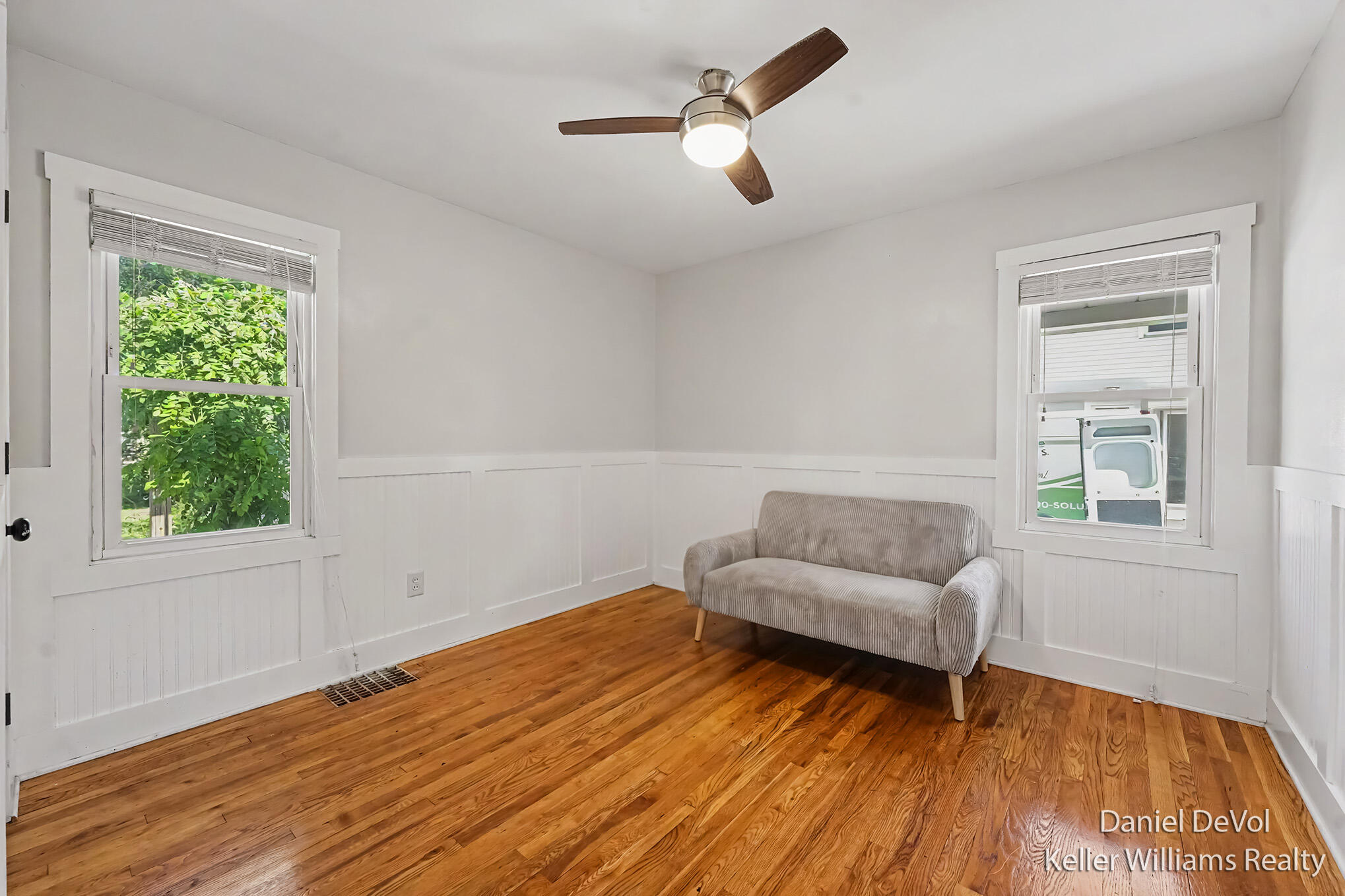1243 NE Northlawn Street NE Grand Rapids MI 49505