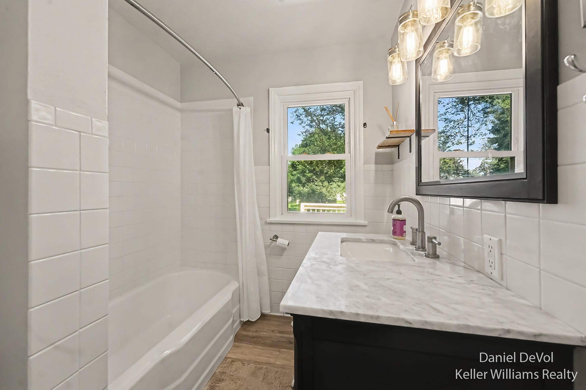 1243 NE Northlawn Street NE Grand Rapids MI 49505