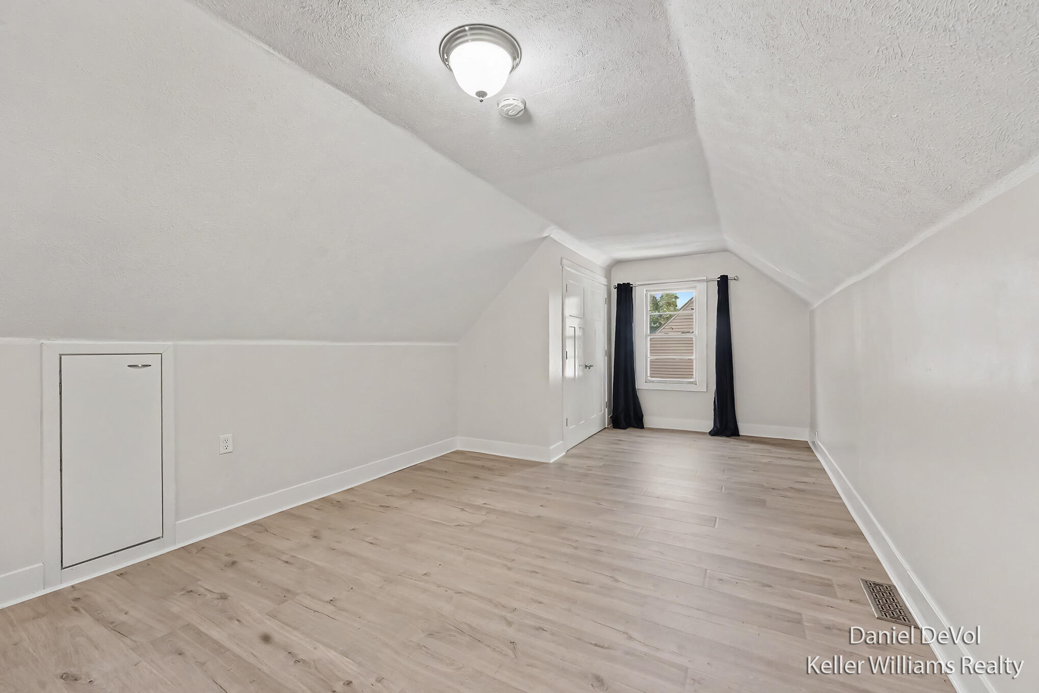 1243 NE Northlawn Street NE Grand Rapids MI 49505