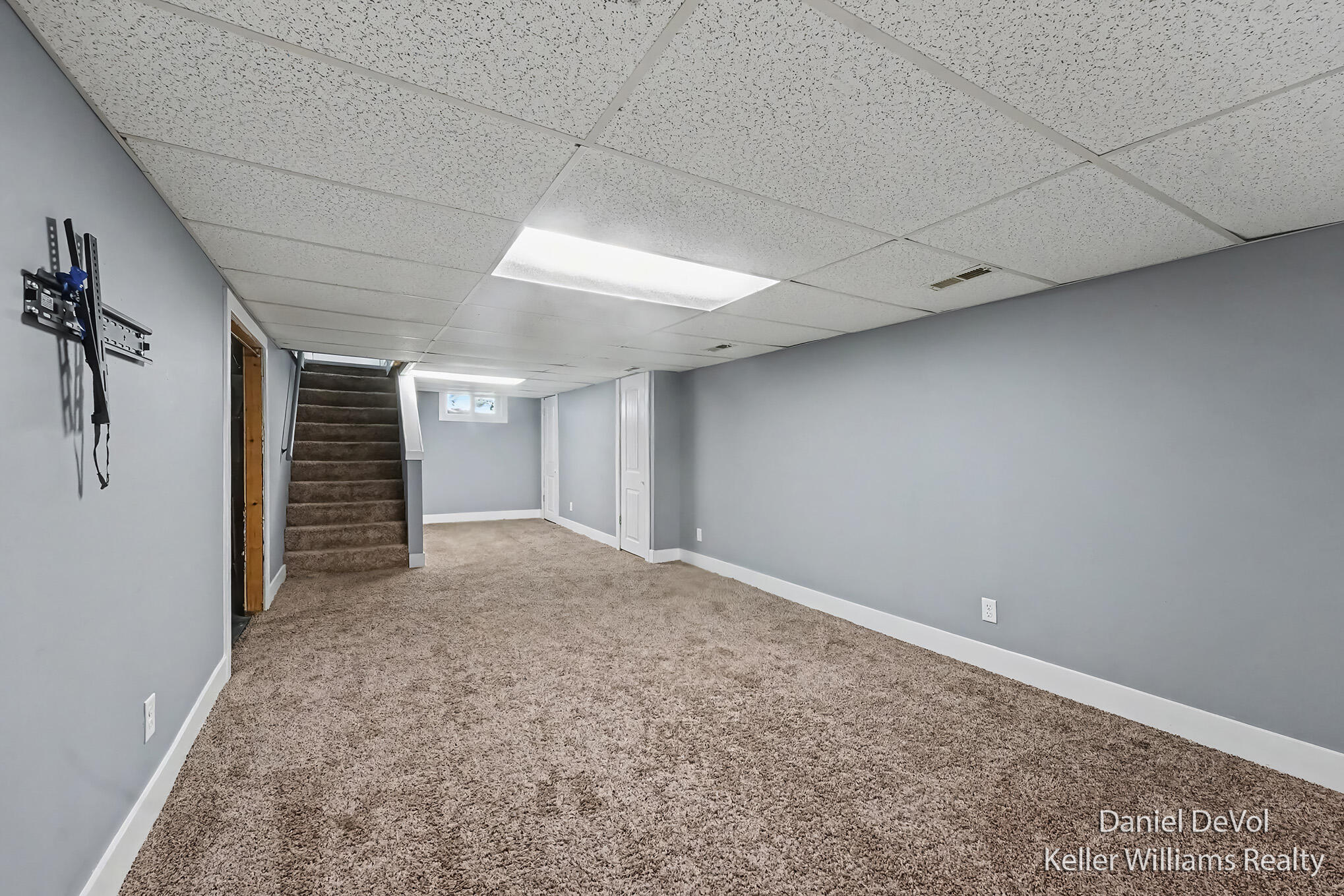 1243 NE Northlawn Street NE Grand Rapids MI 49505