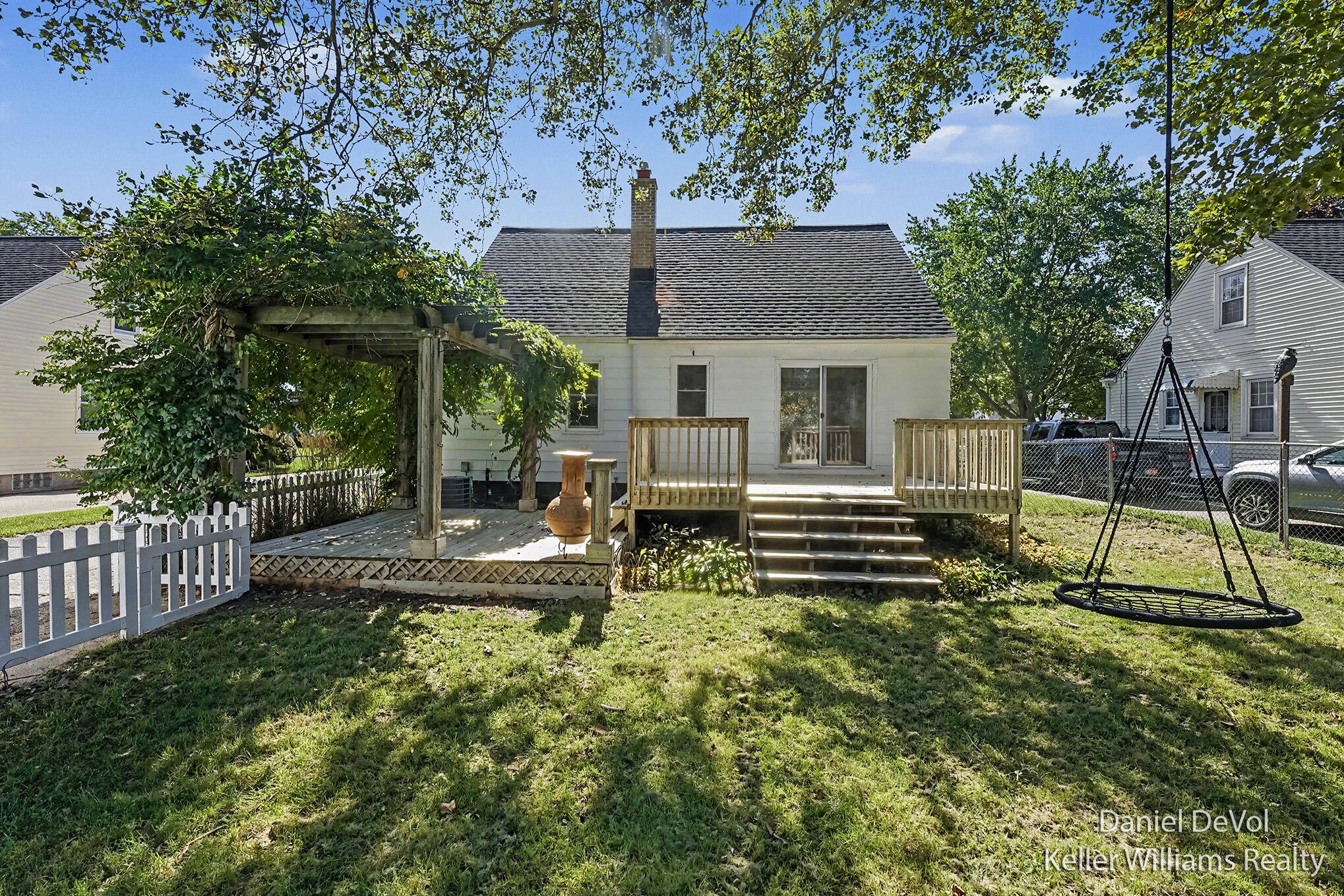 1243 NE Northlawn Street NE Grand Rapids MI 49505