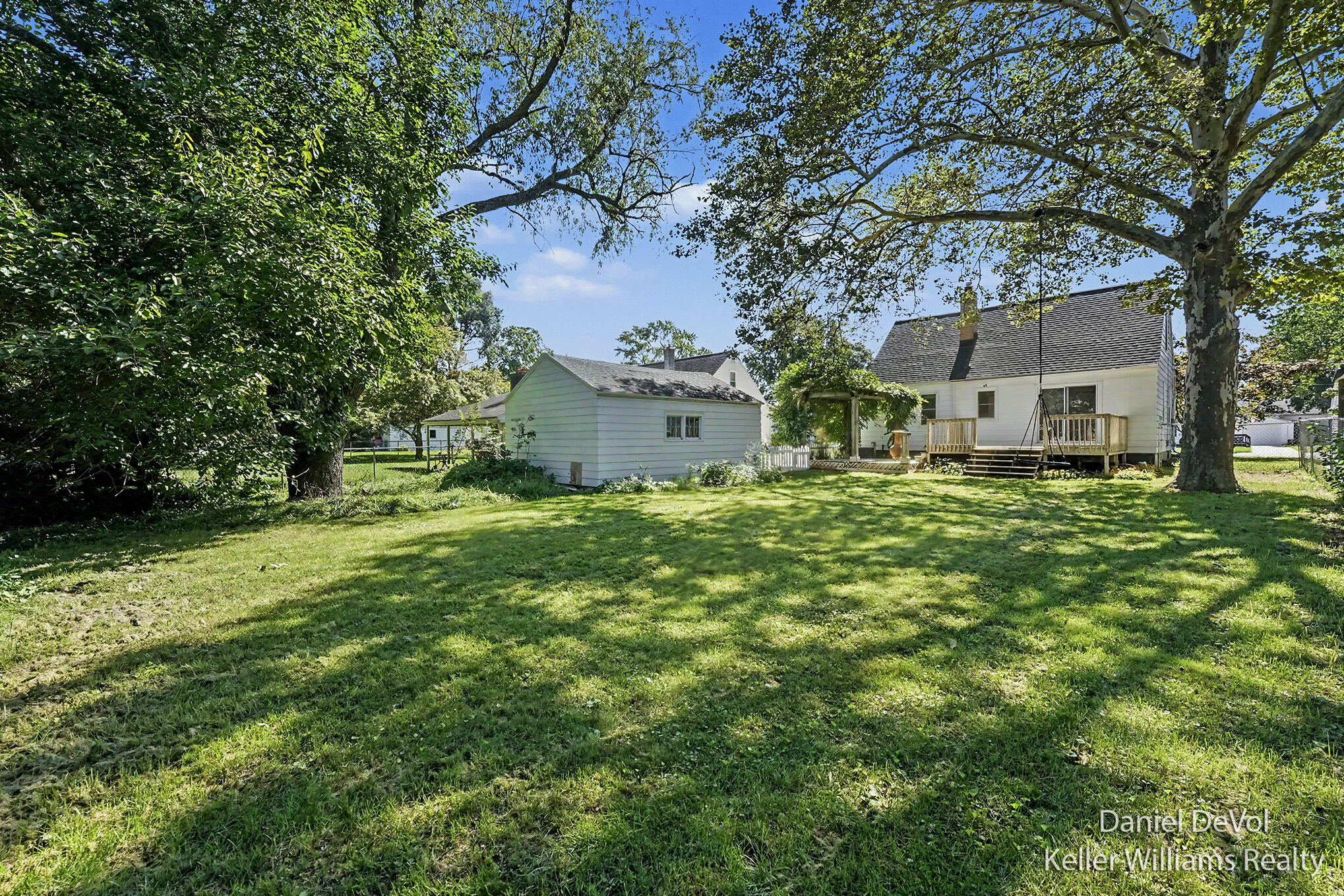 1243 NE Northlawn Street NE Grand Rapids MI 49505