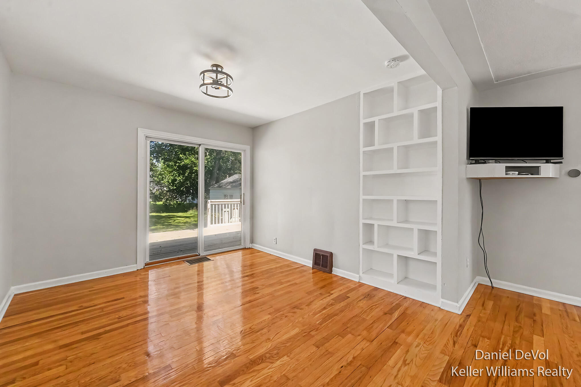 1243 NE Northlawn Street NE Grand Rapids MI 49505