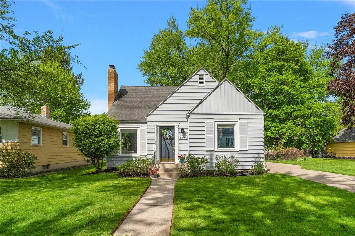 1331 Hillcrest Avenue NW Grand Rapids MI 49504