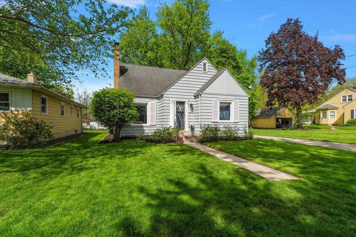 1331 Hillcrest Avenue NW Grand Rapids MI 49504