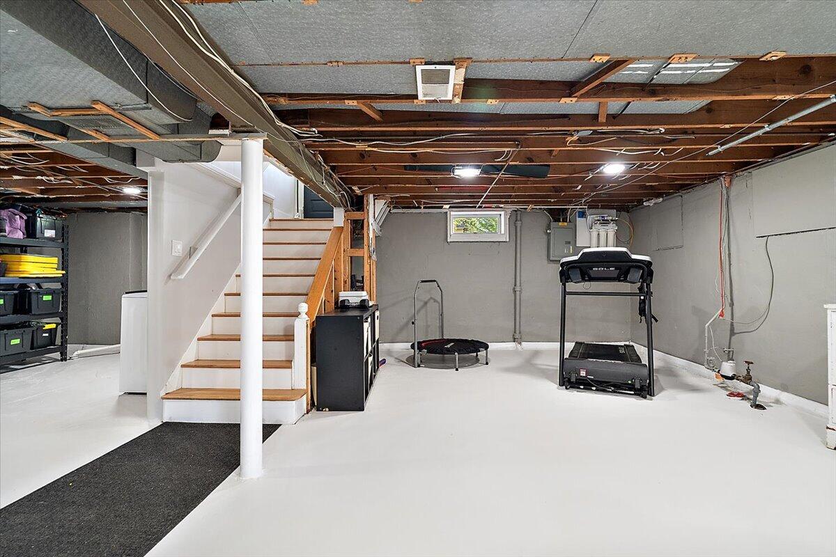 1331 Hillcrest Avenue NW Grand Rapids MI 49504