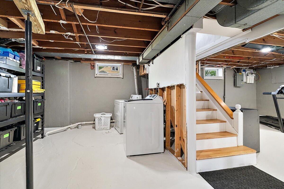1331 Hillcrest Avenue NW Grand Rapids MI 49504