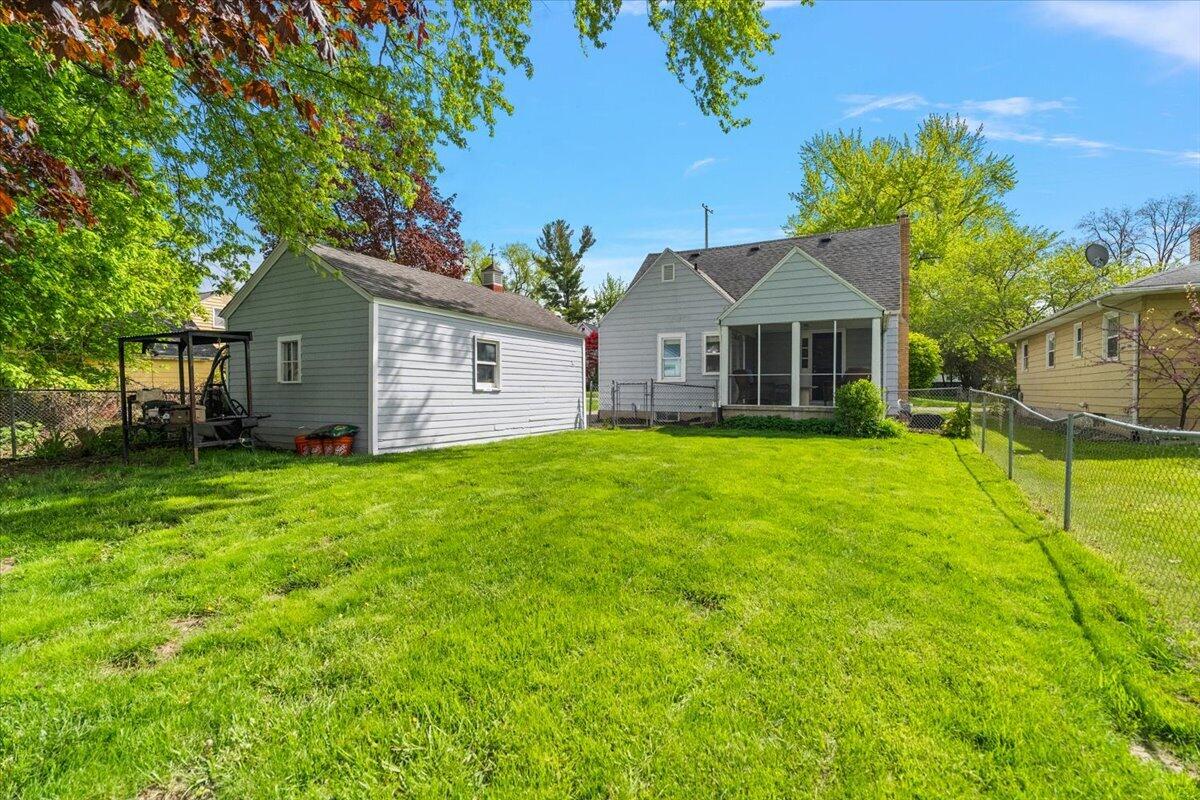 1331 Hillcrest Avenue NW Grand Rapids MI 49504