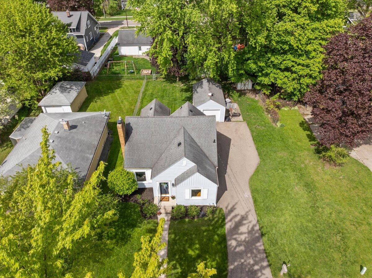 1331 Hillcrest Avenue NW Grand Rapids MI 49504