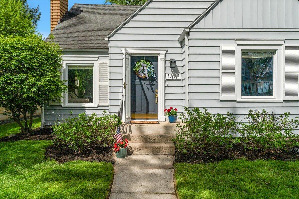 1331 Hillcrest Avenue NW Grand Rapids MI 49504