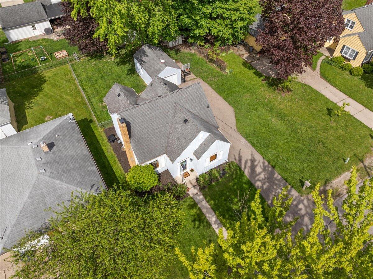 1331 Hillcrest Avenue NW Grand Rapids MI 49504