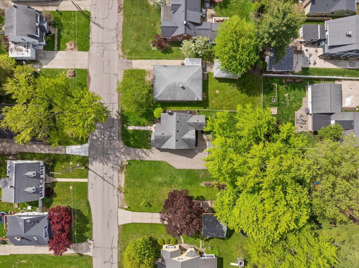 1331 Hillcrest Avenue NW Grand Rapids MI 49504