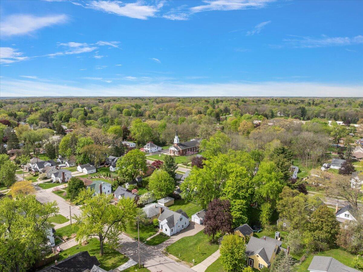 1331 Hillcrest Avenue NW Grand Rapids MI 49504