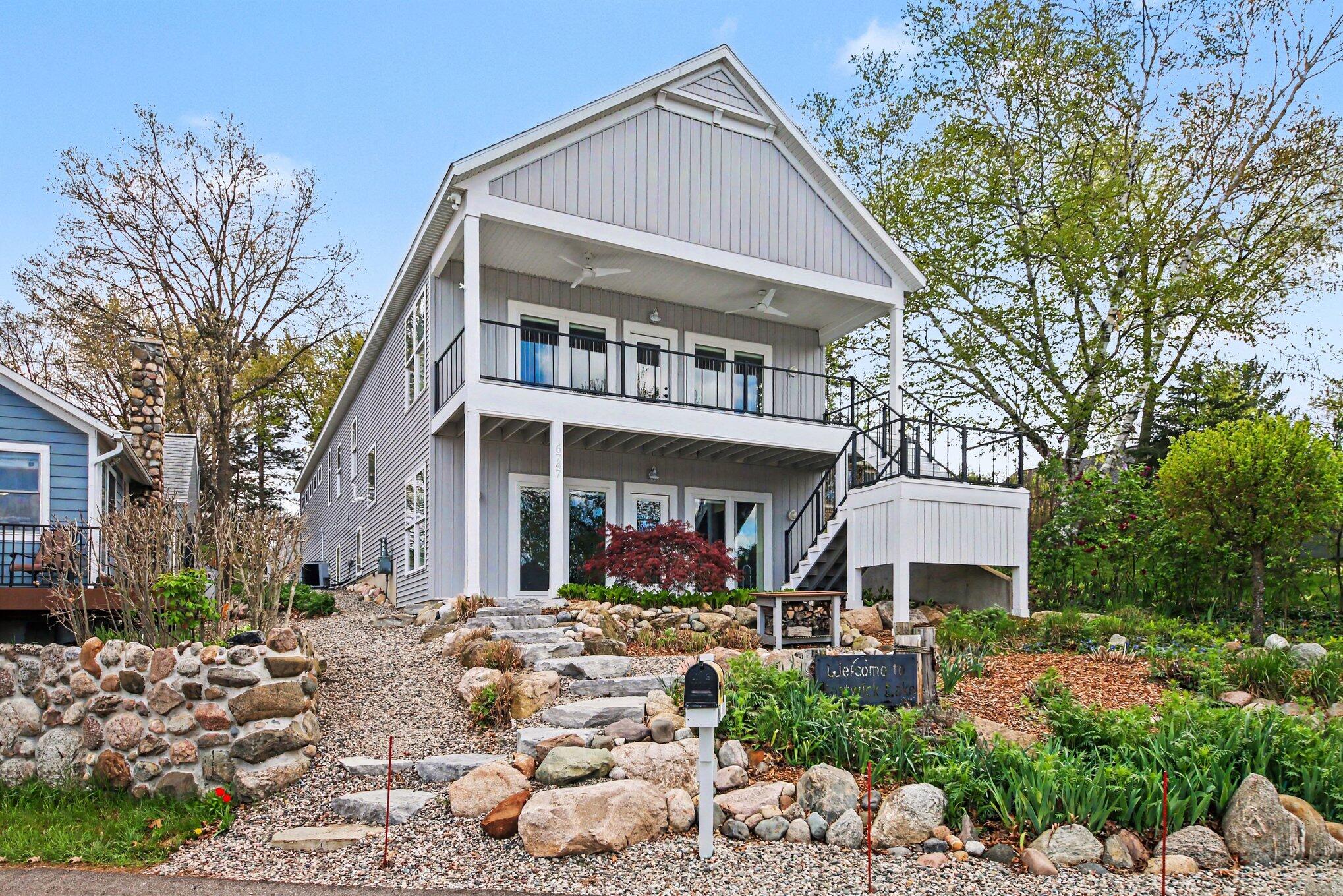6747 Kitson Drive NE Rockford MI 49341