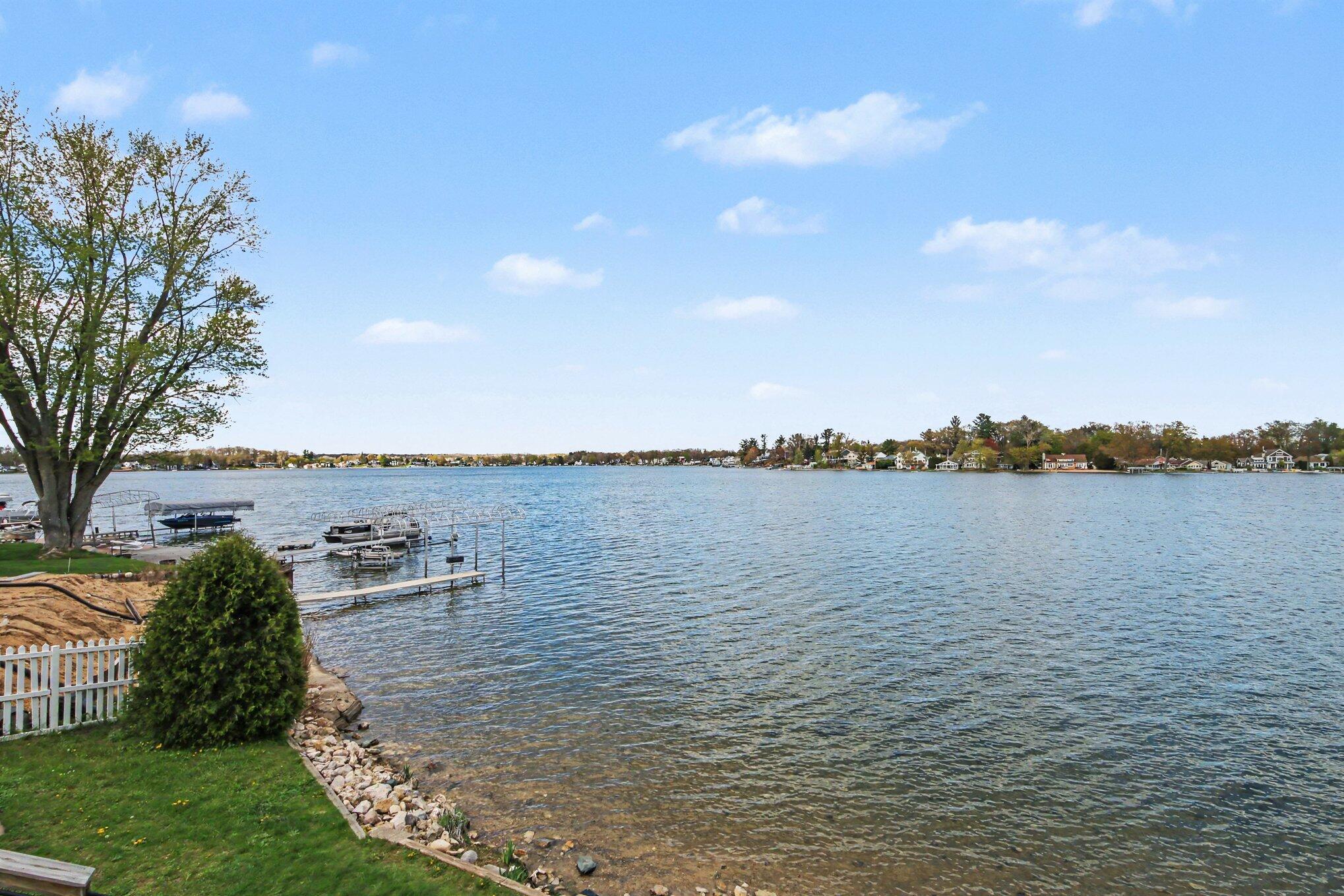 6747 Kitson Drive NE Rockford MI 49341