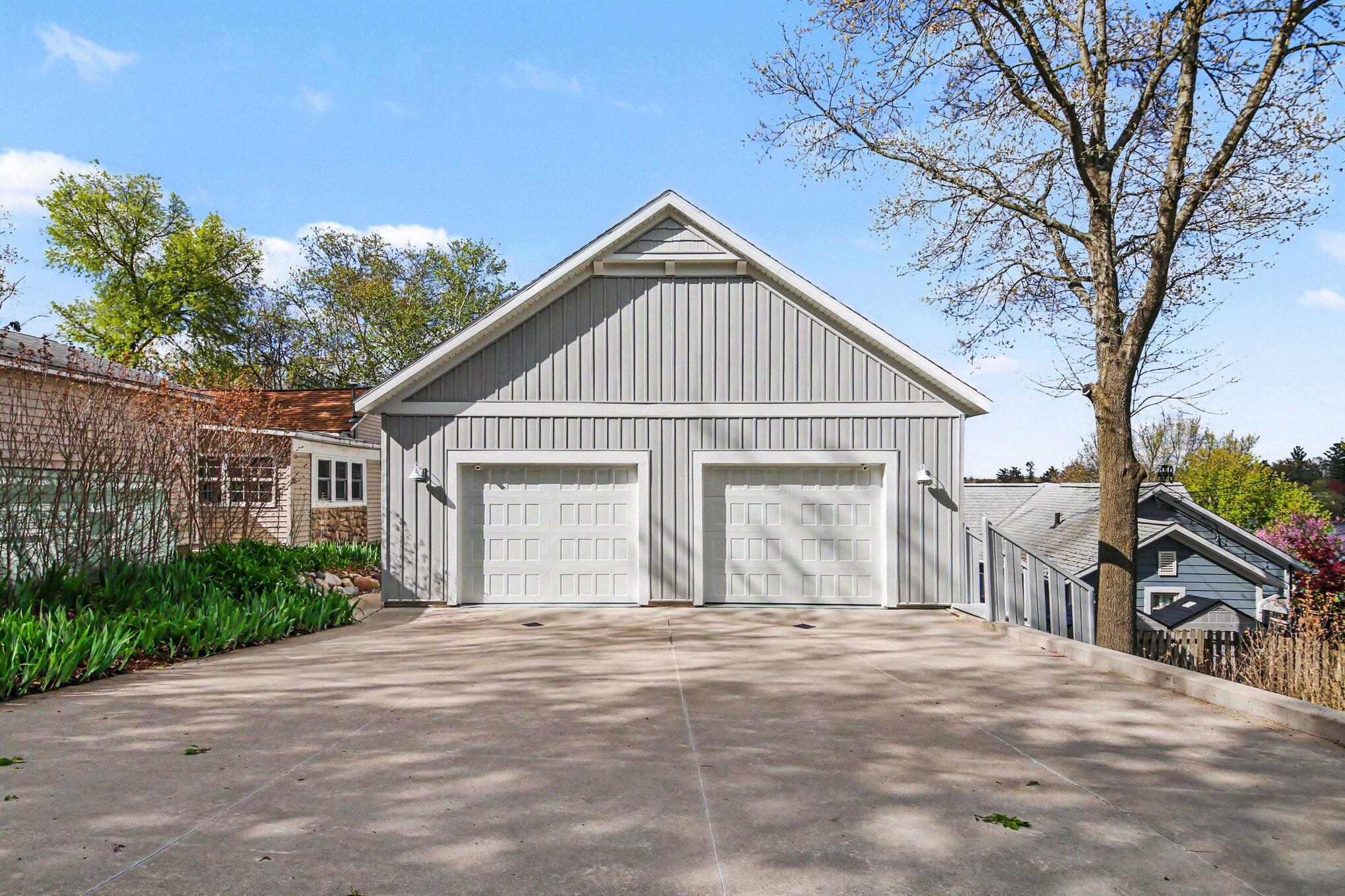 6747 Kitson Drive NE Rockford MI 49341
