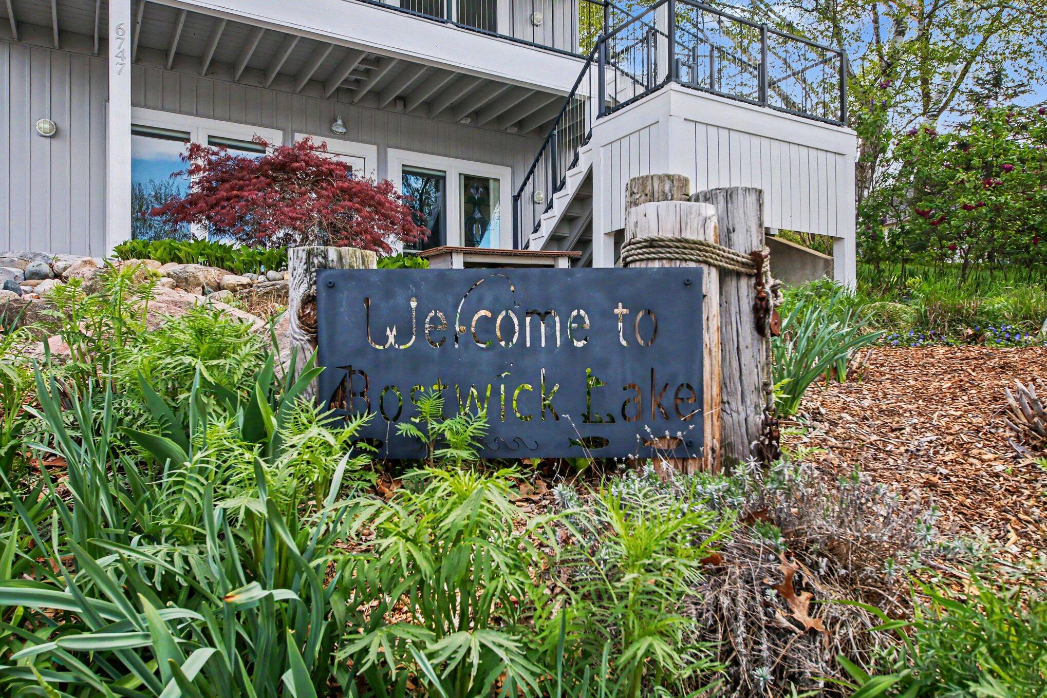 6747 Kitson Drive NE Rockford MI 49341