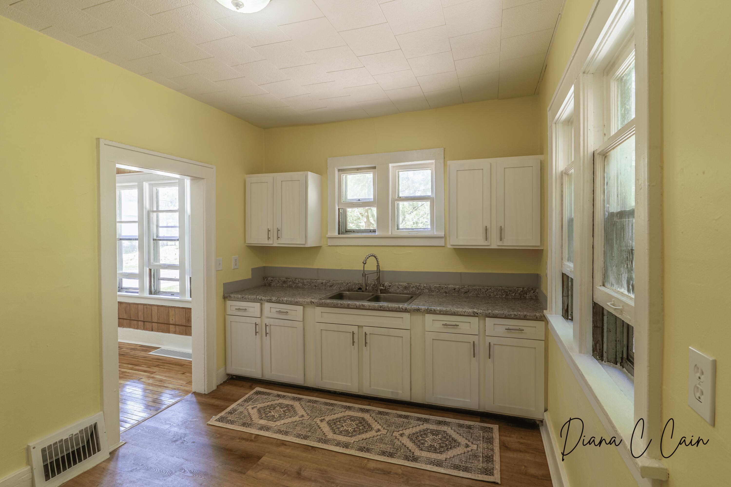 504 Mclaren Street Muskegon MI 49442