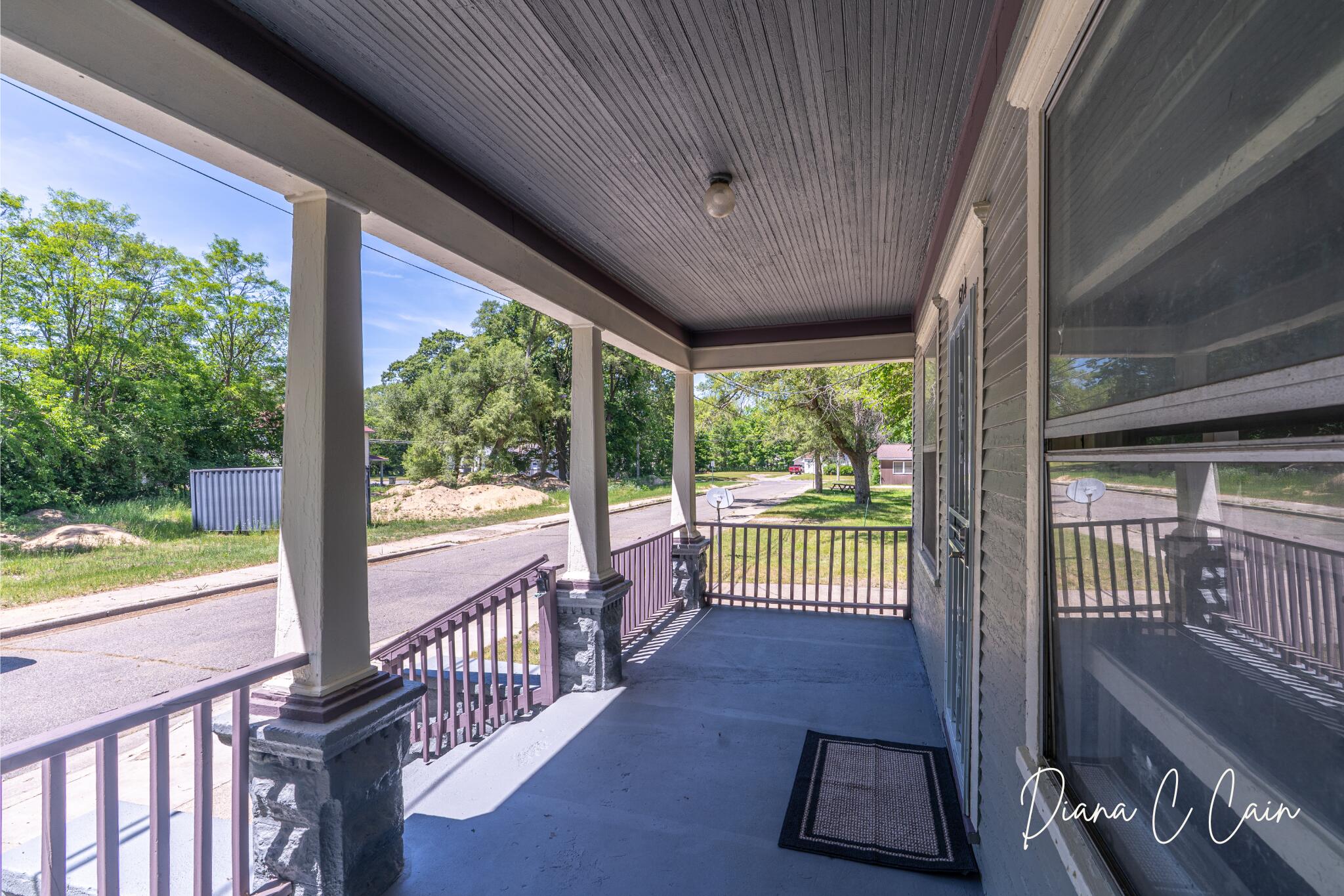 504 Mclaren Street Muskegon MI 49442