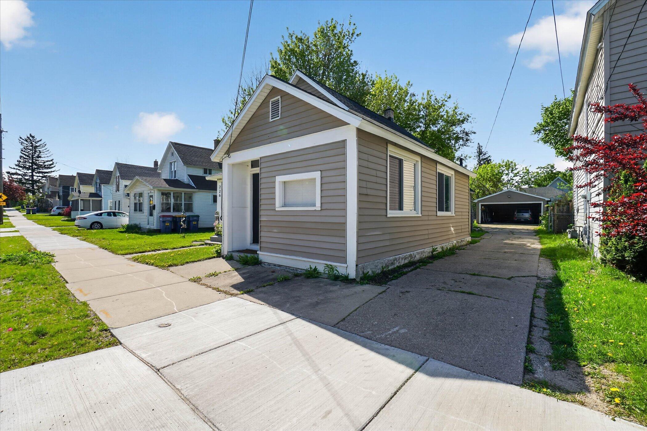226 Ann Street NE Grand Rapids MI 49505