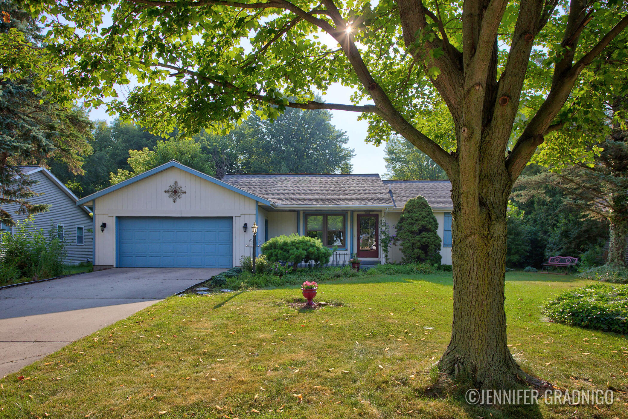909 Ottawa Avenue Holland MI 49423