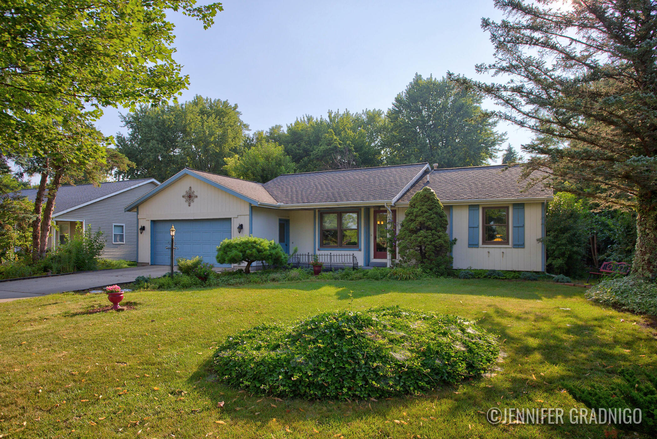 909 Ottawa Avenue Holland MI 49423