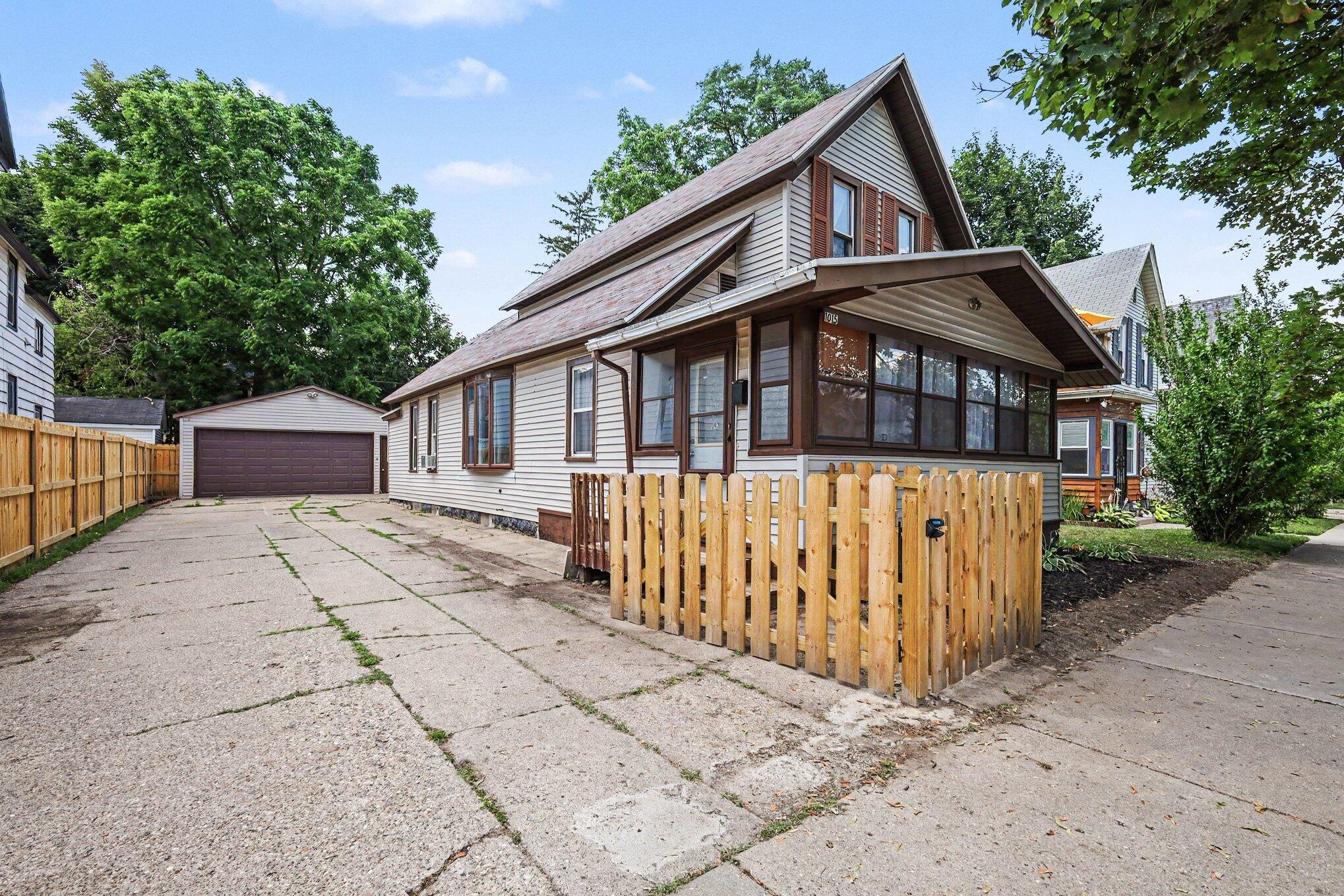 1015 Jennette Avenue NW Grand Rapids MI 49504