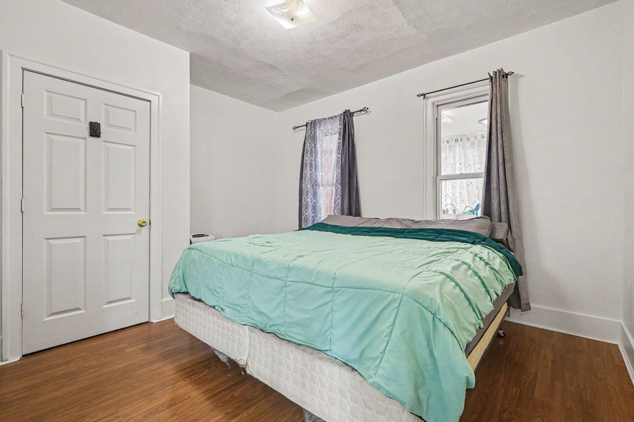1015 Jennette Avenue NW Grand Rapids MI 49504